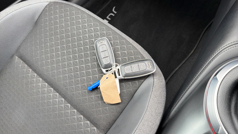 Nissan Juke 1.0 DiG-T N-Connecta 5dr Petrol Hatchback